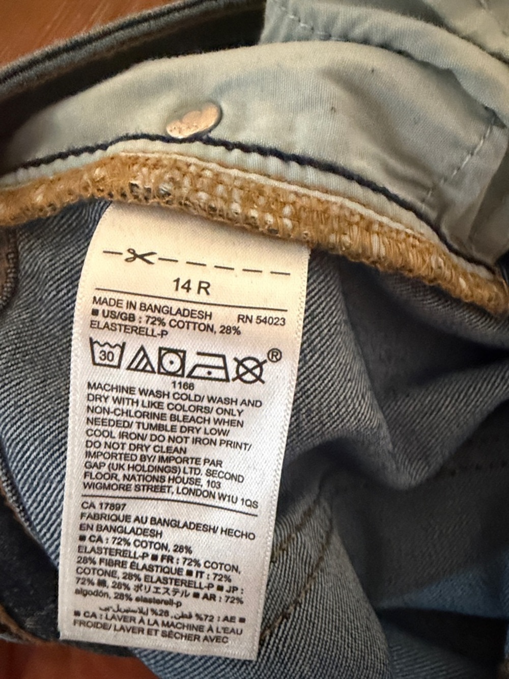Gap Real Straight Fit Jeans EUC - Picture 5 of 9